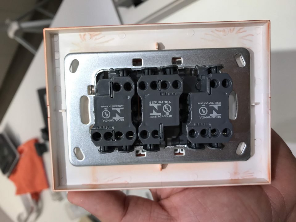 acabamentos internos linha simon 82 b