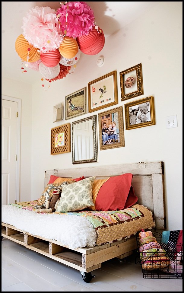 Paletes na decoração - Uso criativo e sustentável. 37 pom pom lantern