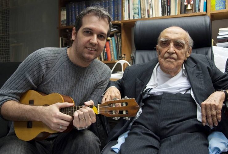 Tranquilo com a vida (escrito por Oscar Niemeyer) 65 Artista Edu Krieger and Oscar Niemeyer