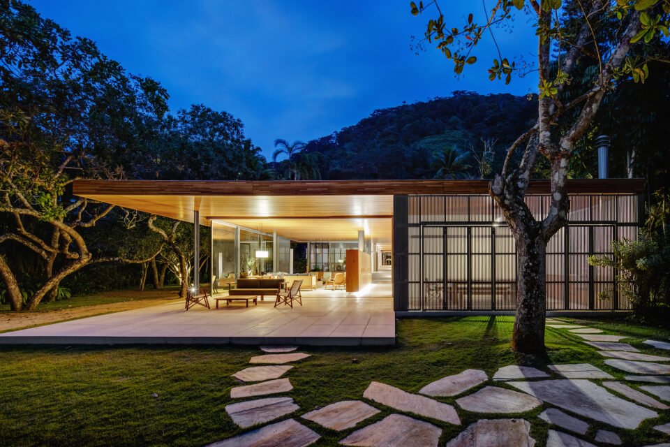 7º Prêmio Saint-Gobain de Arquitetura 2020  CATEGORIA PROFISSIONAL Casa Dos Cajueiros