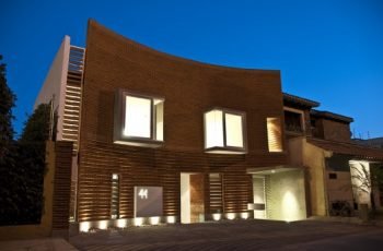 Residência Unifamiliar por Materia Arquitetônica