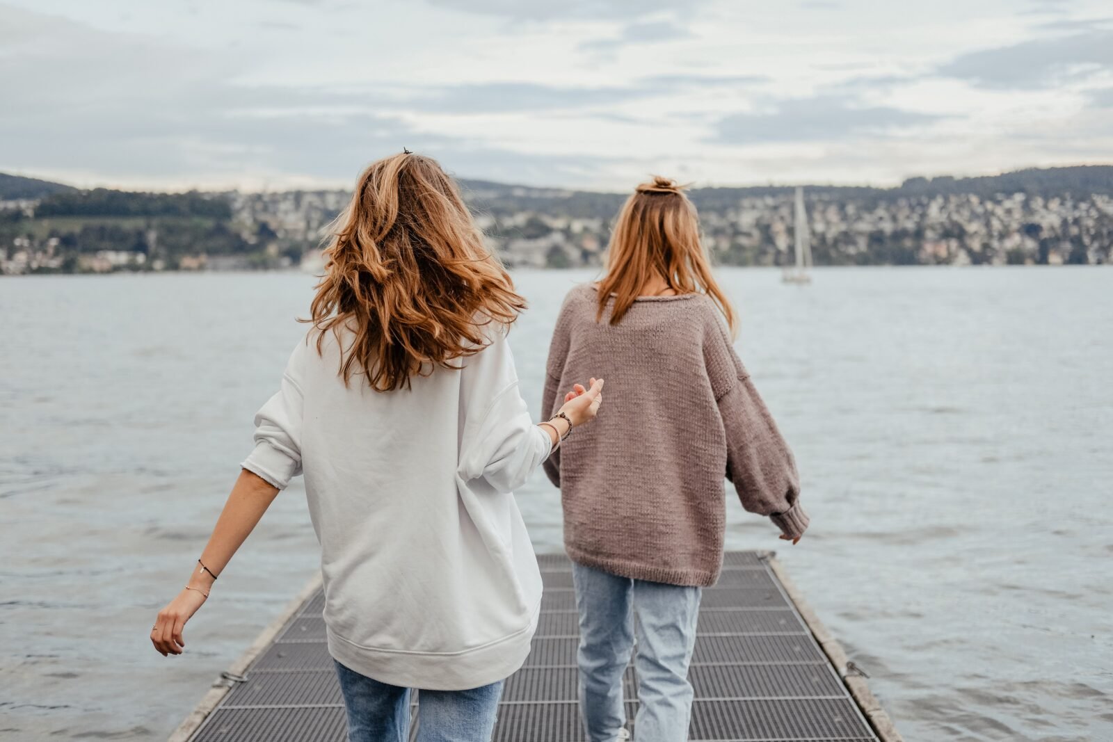 Zennials: a microgeração entre a Geração Y (Millennials) e a Geração Z, nascidos entre 1992 e 1998 25 Zennials: a microgeração entre a Geração Y (Millennials) e a Geração Z, nascidos entre 1992 e 1998