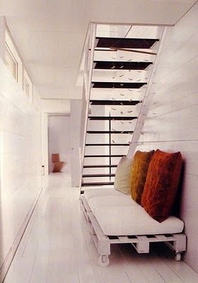Uma opção interessante pra você que tem aquele espaço vazio abaixo da escada.