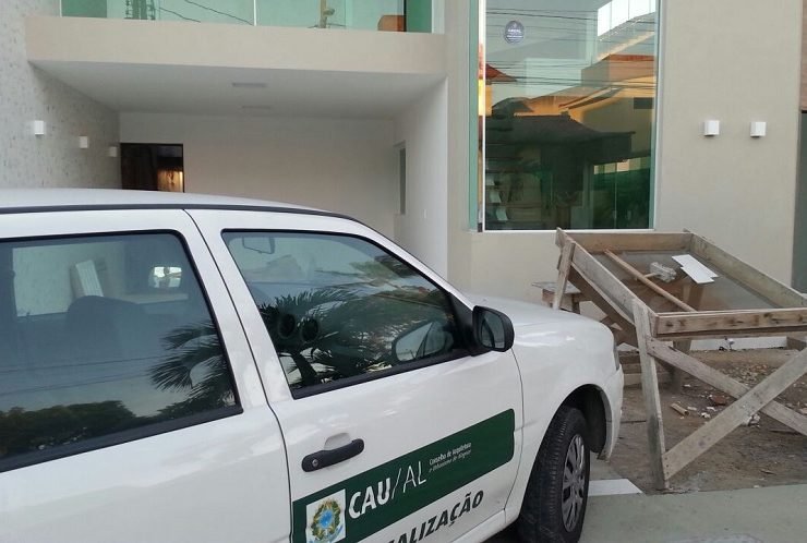 CAU/AL multa falso arquiteto por exercício ilegal da profissão 27 falso arquiteto em alagoas